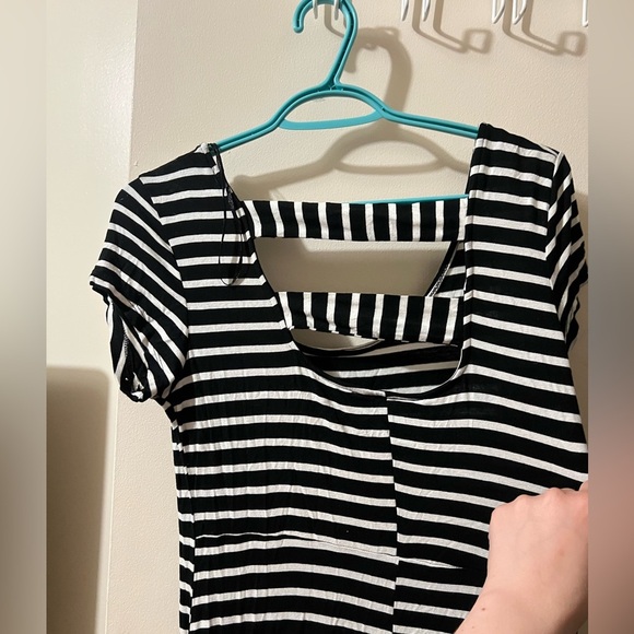 Black and White Striped Maxi Dress - Picture 4 of 4